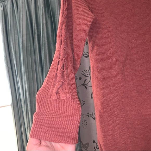 LC Lauren Conrad sweater MEDIUM salmon/rust color with arm detail - Picture 4 of 5